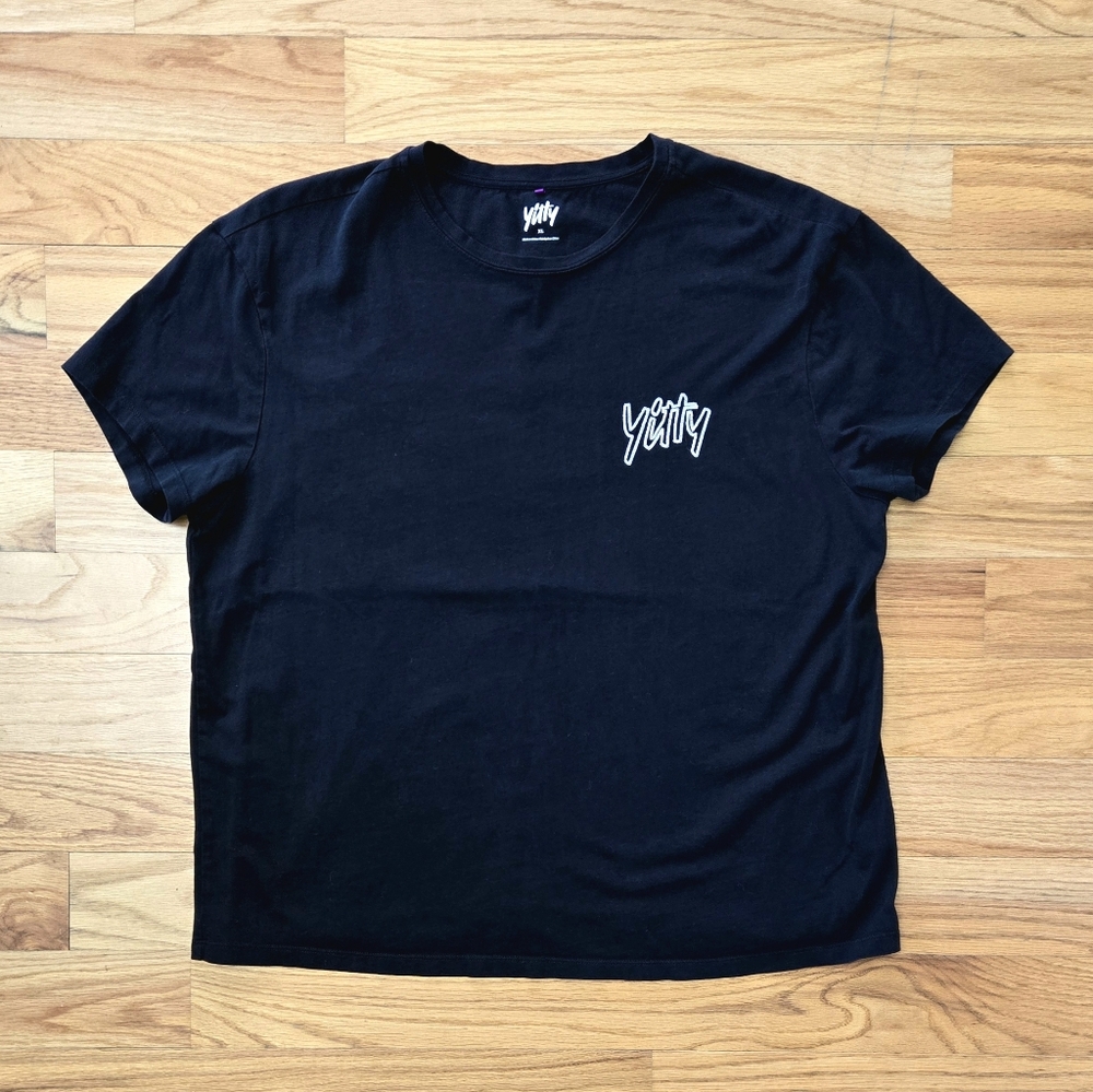 YITTY XL Black Short Sleeve Crew Neck T-Shirt with White Logo